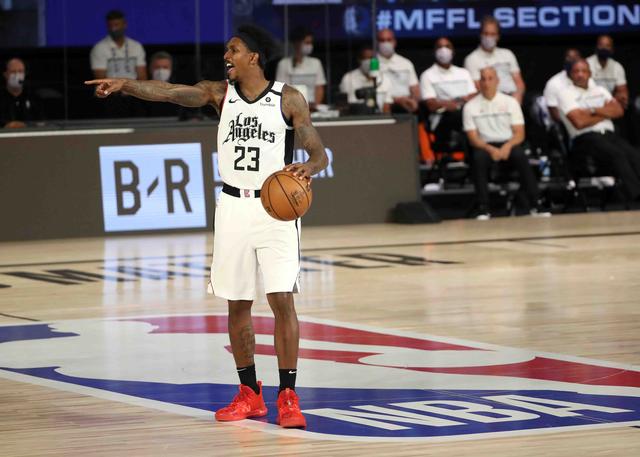 击败尼克斯 击败尼克斯