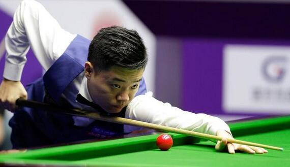 板球争夺中 板球争夺中